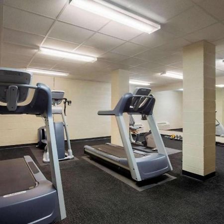 Travelodge By Wyndham Livonia Bagian luar foto