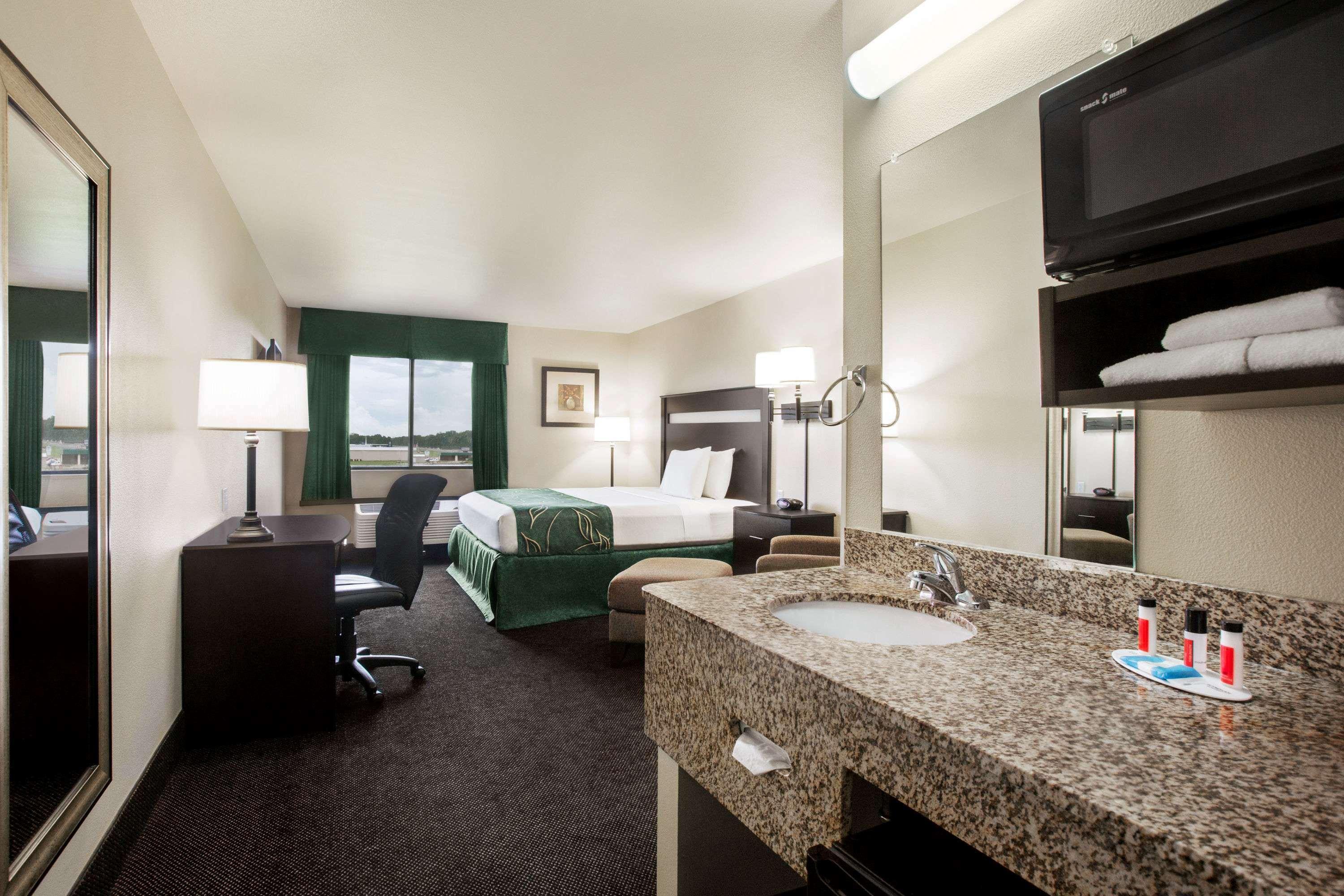 Travelodge By Wyndham Livonia Bagian luar foto