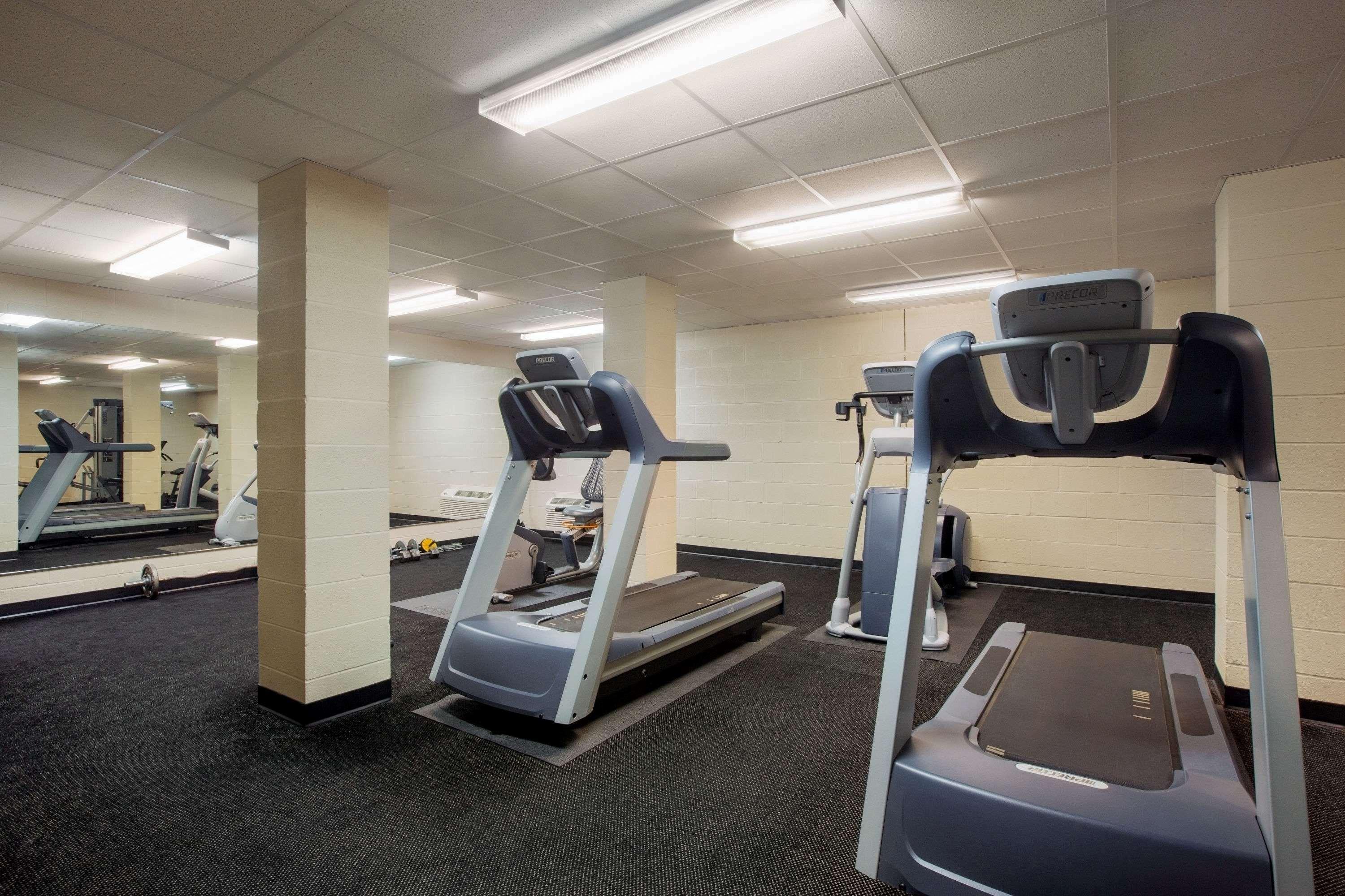 Travelodge By Wyndham Livonia Bagian luar foto