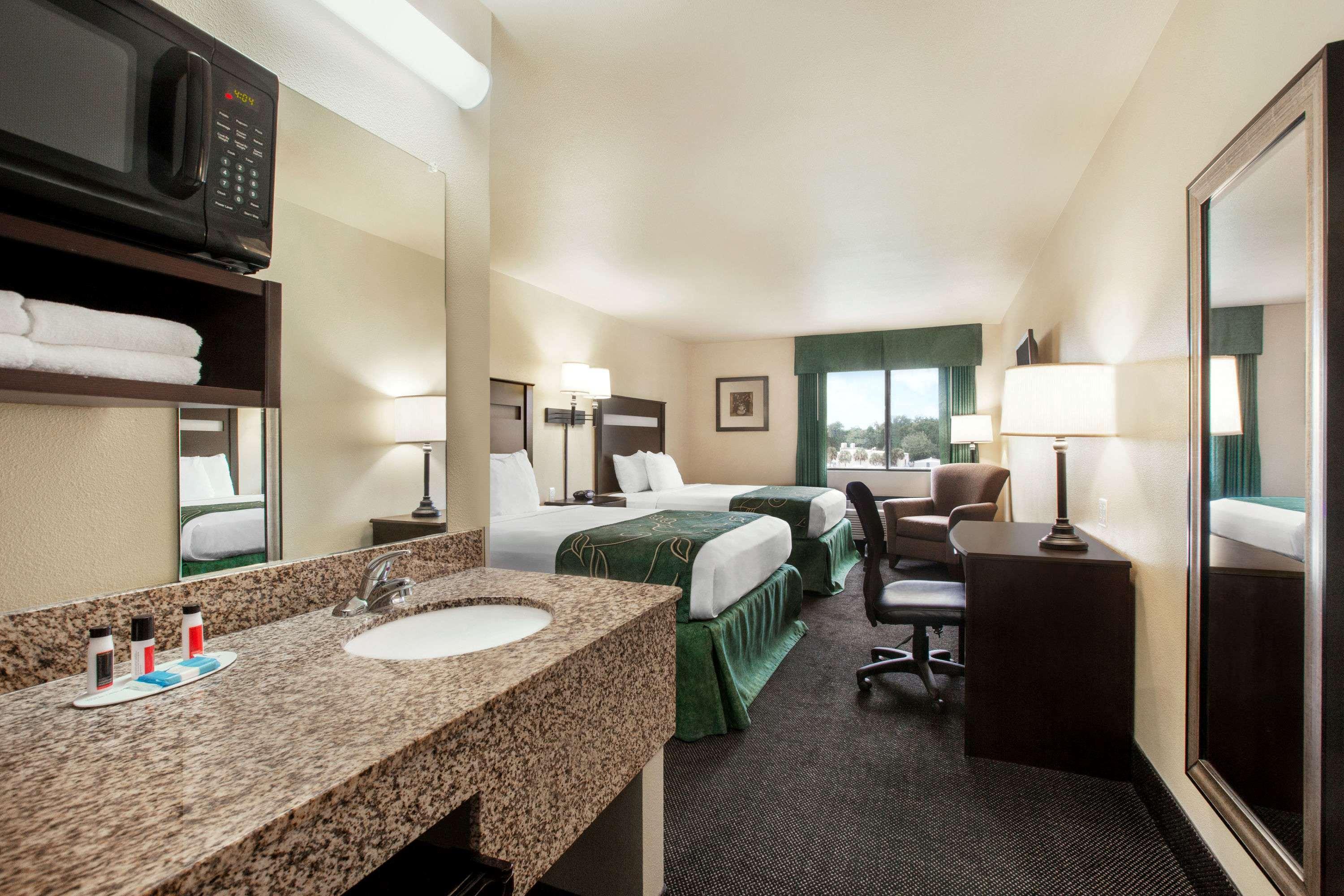 Travelodge By Wyndham Livonia Bagian luar foto