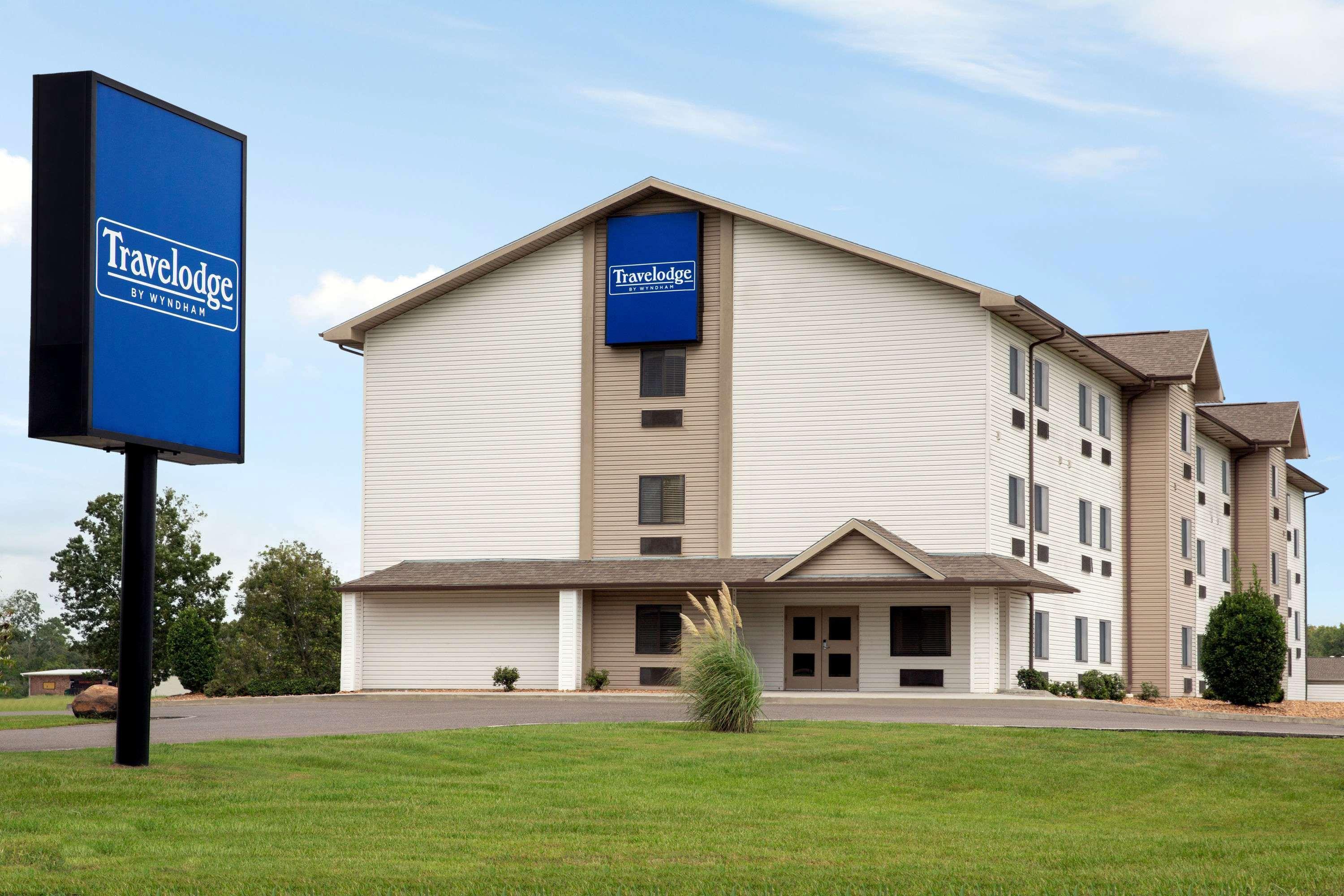 Travelodge By Wyndham Livonia Bagian luar foto
