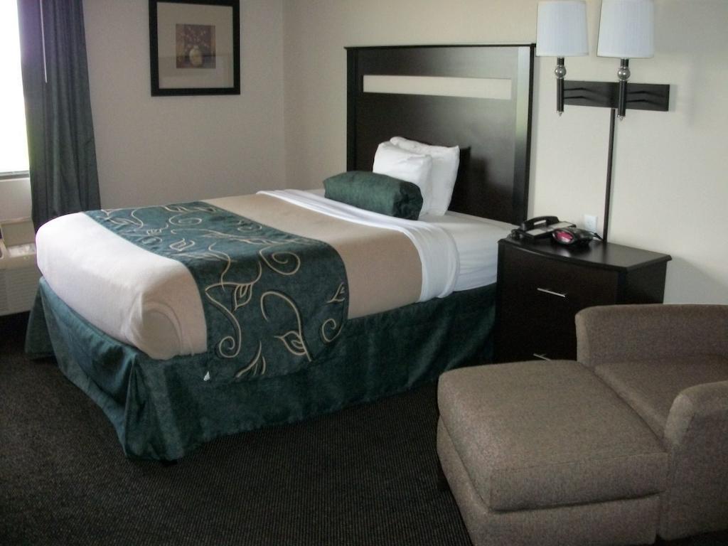 Travelodge By Wyndham Livonia Bagian luar foto