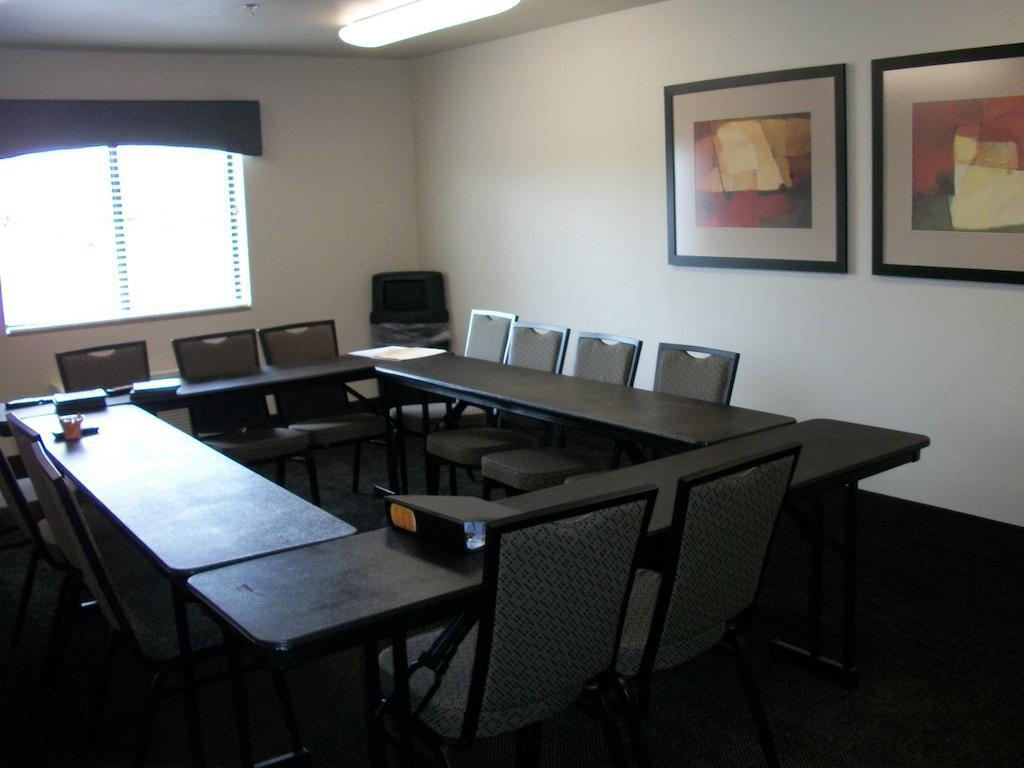 Travelodge By Wyndham Livonia Bagian luar foto