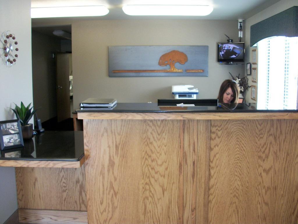 Travelodge By Wyndham Livonia Bagian luar foto