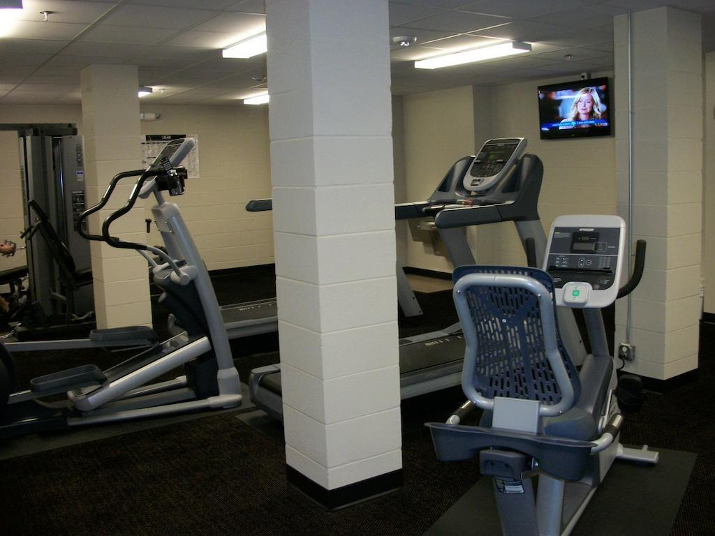 Travelodge By Wyndham Livonia Bagian luar foto