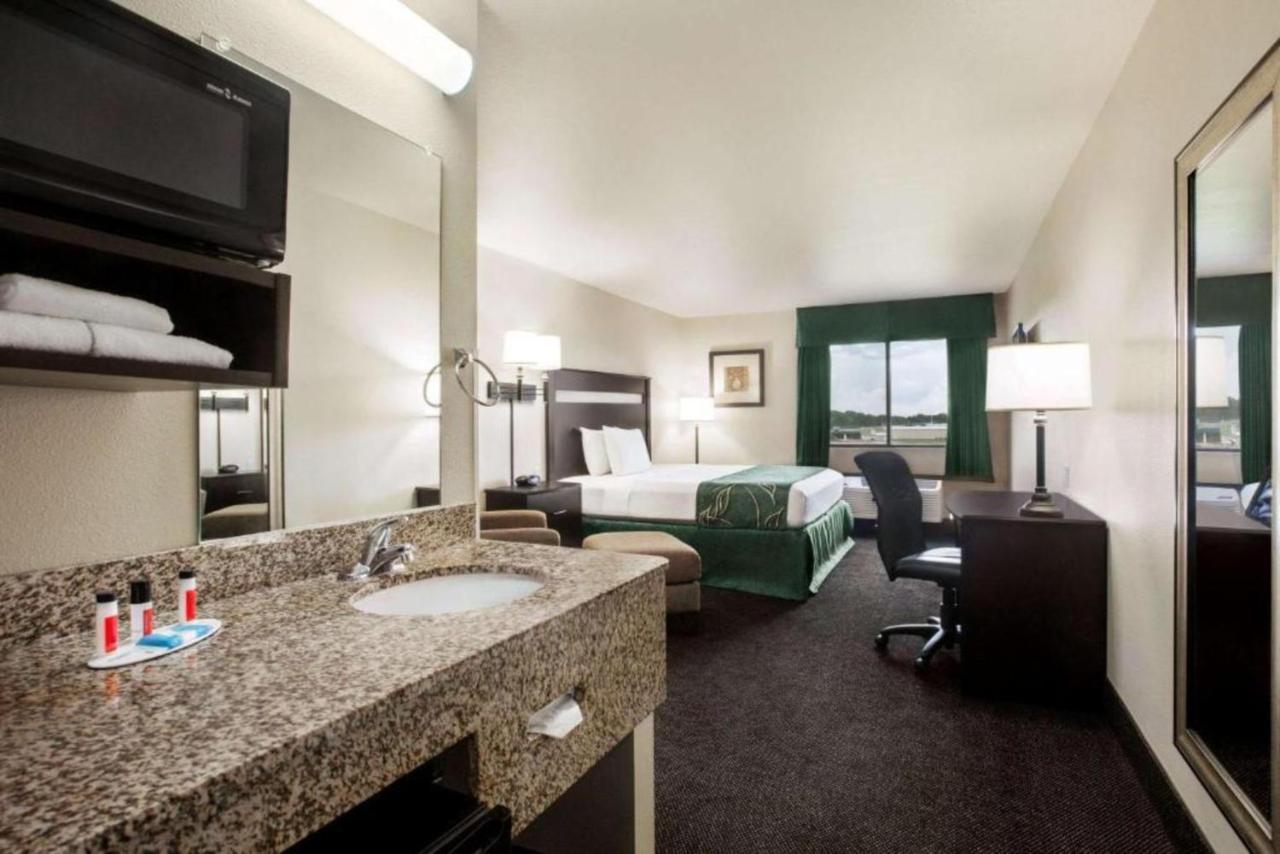 Travelodge By Wyndham Livonia Bagian luar foto
